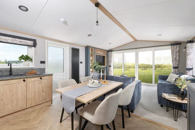 3-bed caravan on Hoburne Cotswold, Hoburne Cotswold, Cirencester, £129,995