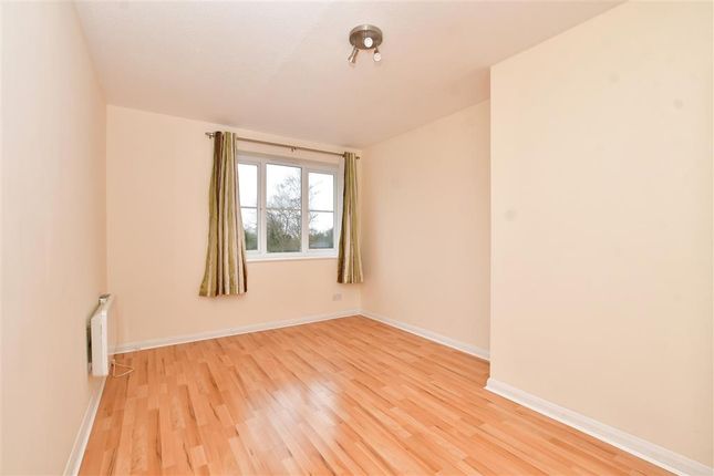 Flat for sale in Overton Road, Sutton, Surrey