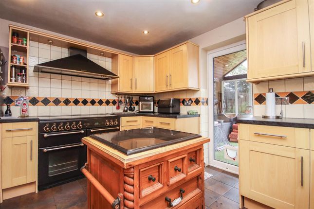94, Higham Road, Rushden photo 4