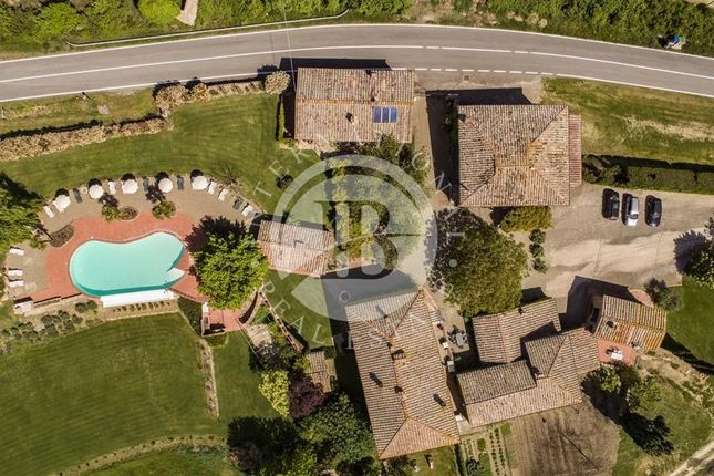Villa for sale in Siena, Tuscany, 53100, Italy