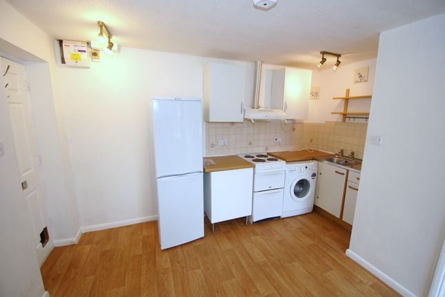 69 Albert Road, Bagshot photo 4
