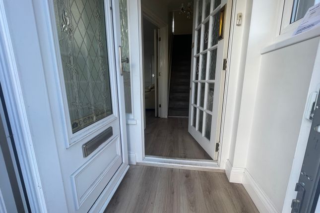 00, Briar Road, Romford photo 3