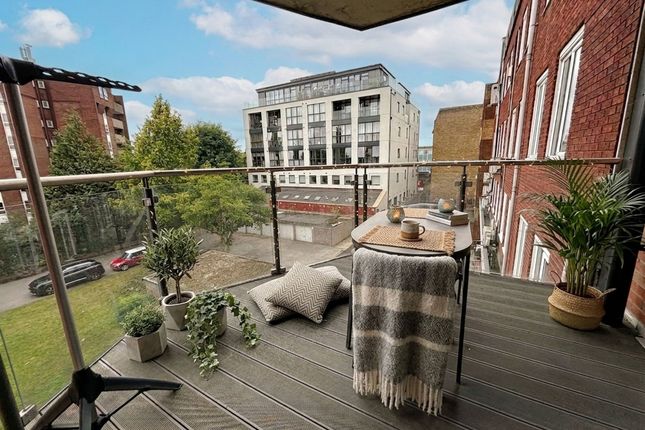 Flat 10, Adastra House, London photo 3
