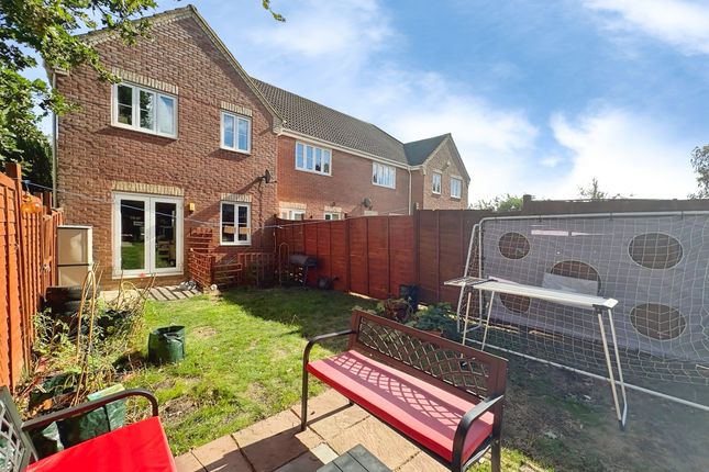 4, Fox Hole Close, Huntingdon photo 2