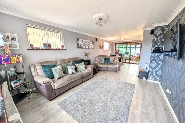 17, Totlands Drive, Clacton-on-sea photo 2