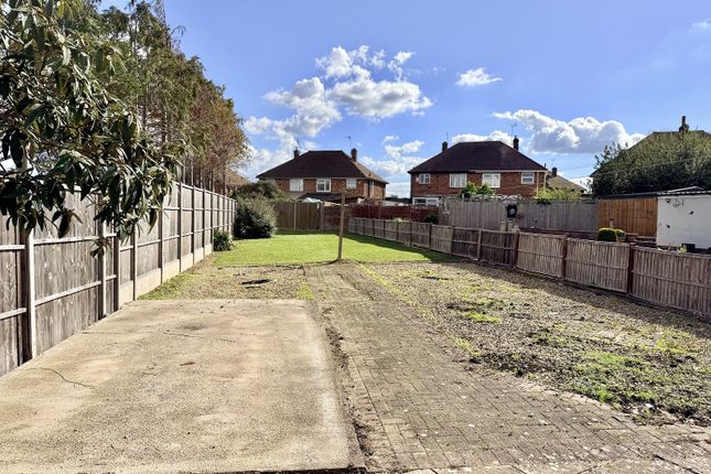 1, Midhurst Avenue, Leicester photo 3