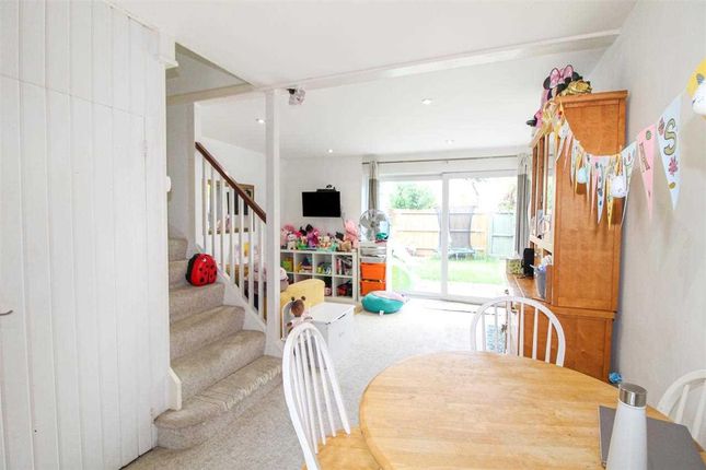 24, The Gables, Horsham photo 3
