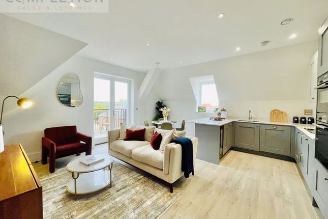 Flat for sale in For Sale Carlton House, Trent Park Enfield