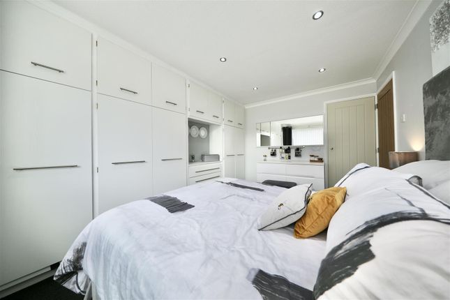 77, Highfield Close, Hull photo 4