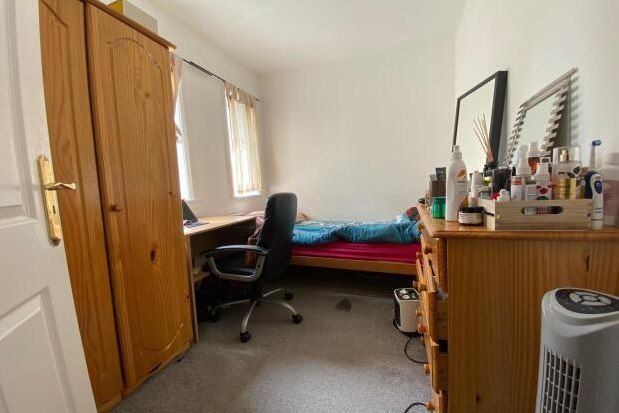 Room to rent in Brookehowse Road, London