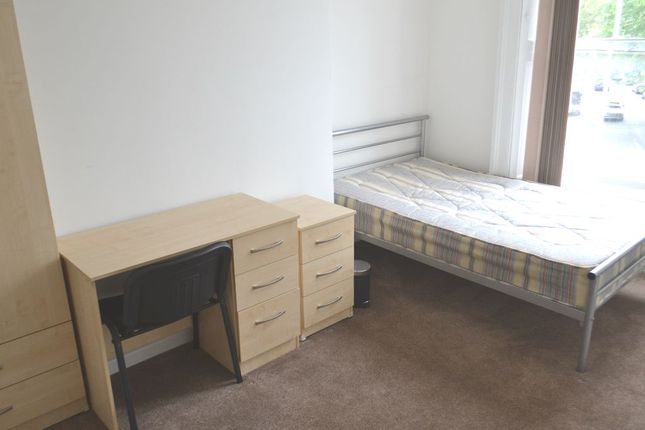 Triplex to rent in Parade, Leamington Spa