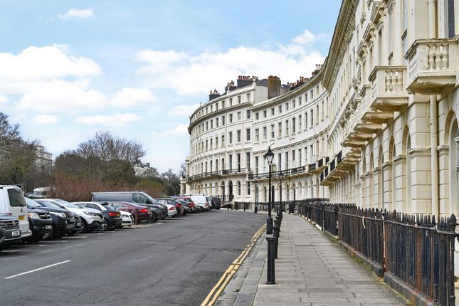 Flat to rent in Adelaide Crescent, Hove