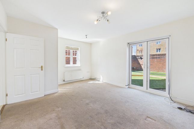 23, Peregrine Court, Calne photo 3