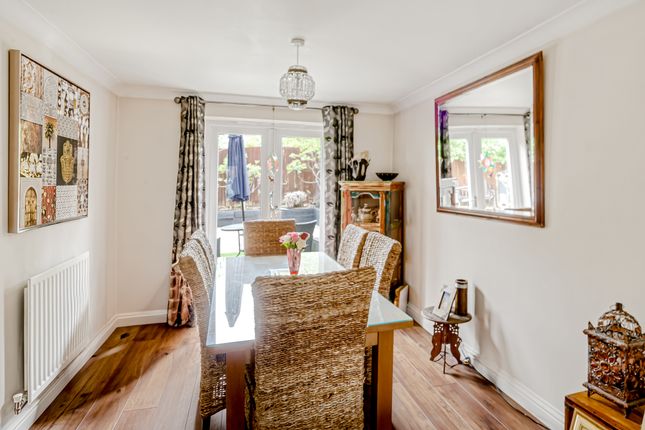 16, Greave Way, Brimmington, Chesterfield photo 3