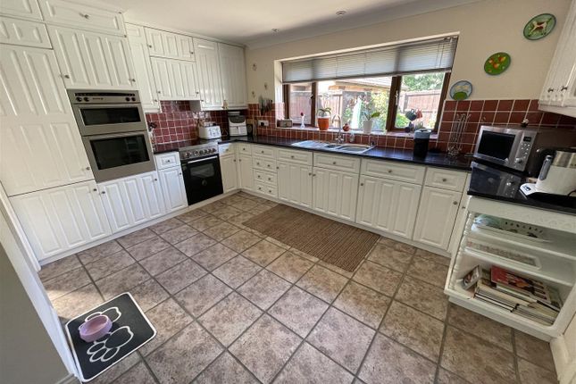 44, Beechwood Drive, Crewkerne photo 3
