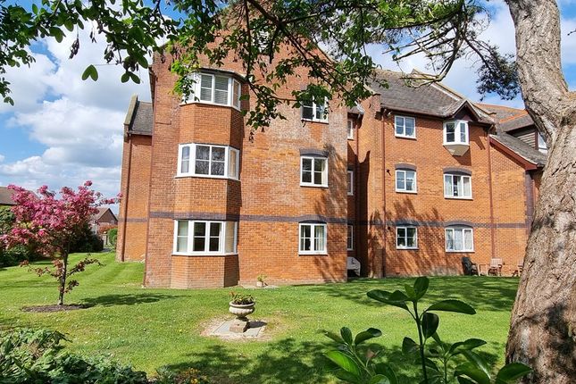 2 bed flat to rent in Hastings Road, Bexhill-On-Sea TN40