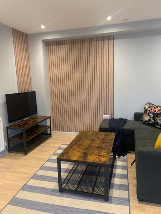 Flat to rent in Mowlem St, London