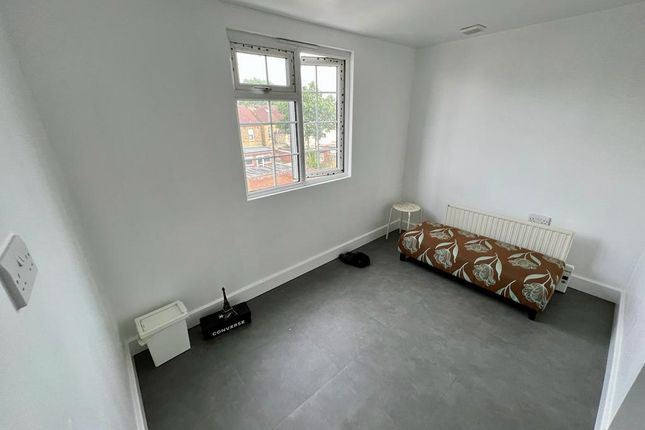 21, Townsend Road, Southall photo 3