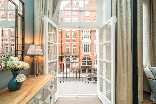 Flat D, 57, Green Street, London photo 3