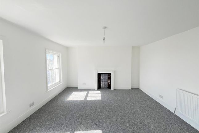 Flat 4, 22, Wellington Square, Hastings photo 3