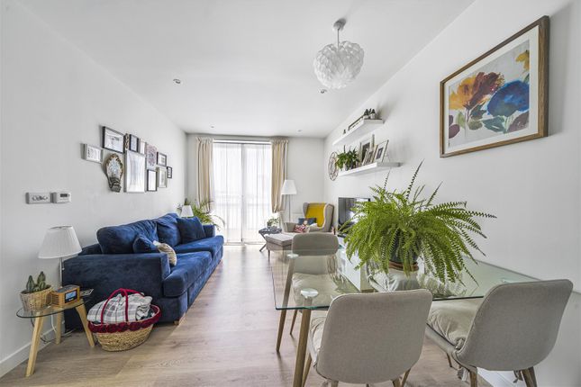 Flat for sale in Varcoe Road, South Bermondsey