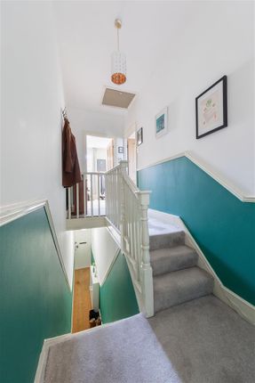 Flat for sale in Claude Road, London