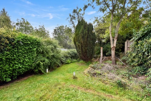 29, Tiverton Close, Kingswinford photo 2