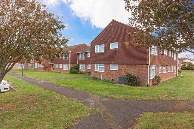 Thumbnail Flat to rent in Beachcroft Place, Lancing