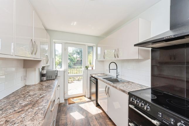 31, Potters Grove, New Malden photo 4