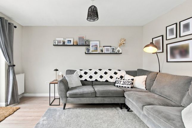 25 Kings Seat Place, Falkirk photo 3