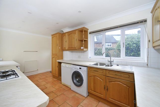 5, Malthouse Mead, Godalming photo 2
