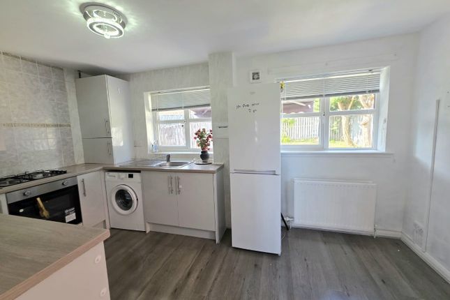 148, Foresthall Drive, Glasgow photo 4