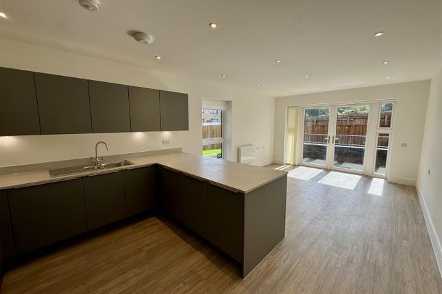 Colliers Court 27 Adit Road, Erith photo 4