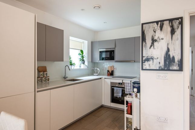 Flat 2, Burnell Building, London photo 2
