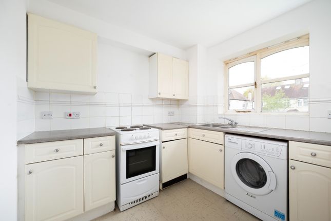 Flat for sale in Norwood Close, Cricklewood