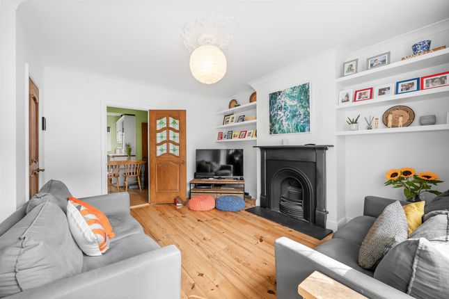 9, Martin Bowes Road, London photo 2