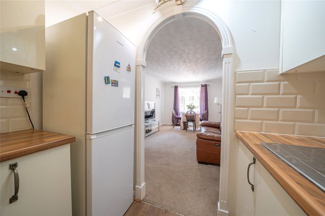 Flat 16, Richmond House,, Street Lane, West Yorkshire photo 4
