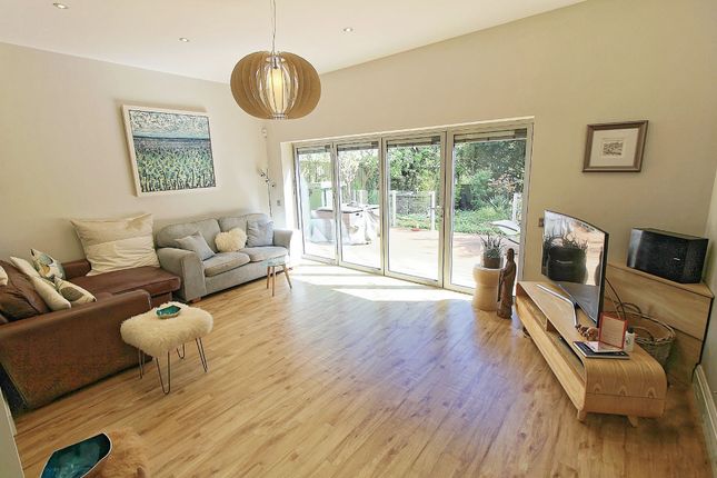 24 Oakfield Road, Leicester photo 2