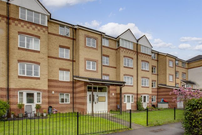 Thumbnail Flat to rent in Peatey Court, Princes Gate, High Wycombe