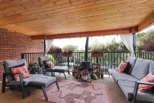92, Beacon Drive, Dartford photo 4
