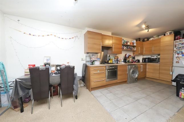 Flat 6, Woolwich House, 2 Nine Acres Close, Hayes photo 4