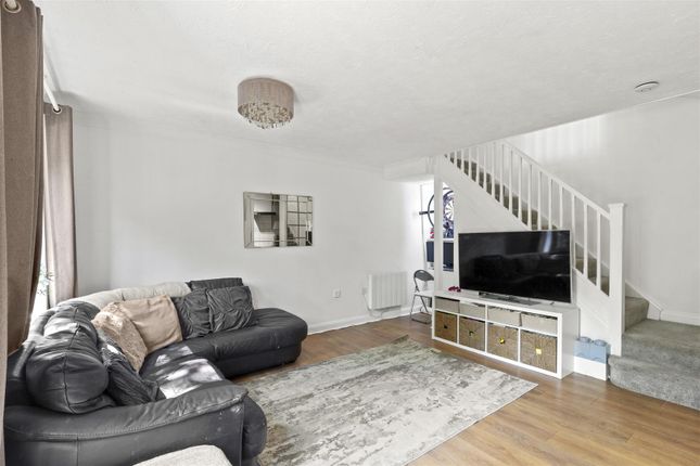 57, Wyatt Close, High Wycombe photo 4