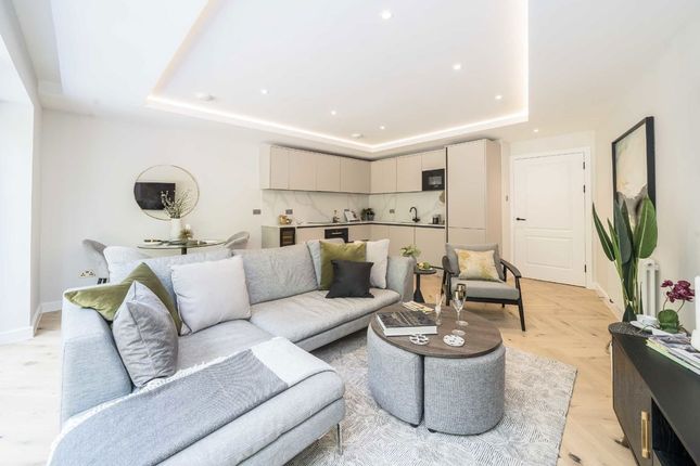 Thumbnail Flat for sale in Inglis Road, London