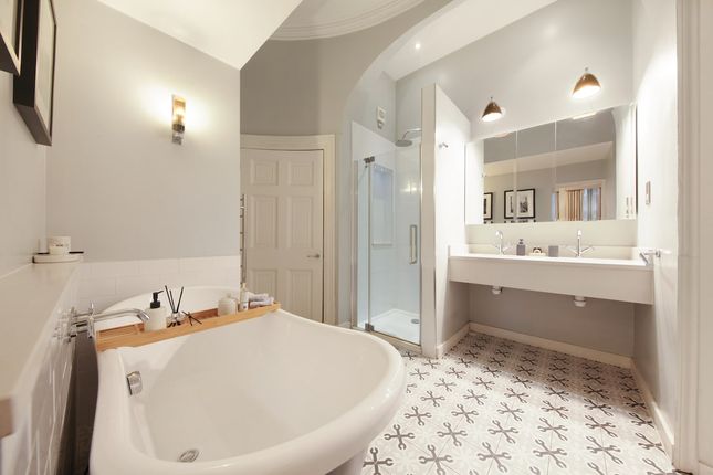 13 Hertford Street, London photo 4