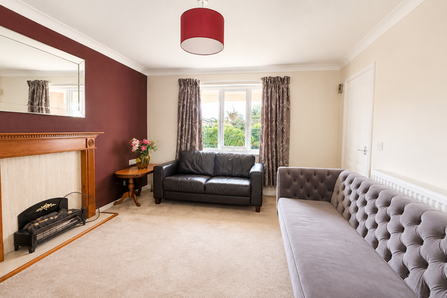 2, St. Claires Court, Lincoln photo 3