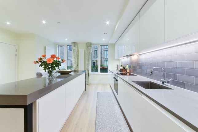 Thumbnail Property to rent in Starboard Way, Royal Wharf