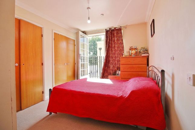 Flat 47, Holme Court, Isleworth photo 3