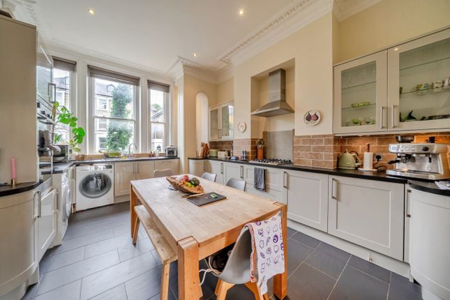 Flat 2, Spencer Court House, 49, Northside Wandsworth Common, London photo 3
