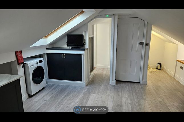 Studio D, Badshot Lea Road, Badshot Lea, Farnham photo 5