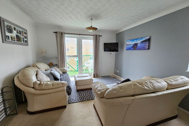 Flat to rent in Catrin House, Swansea